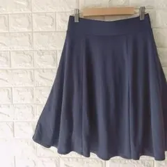 300円〜★極美品★大人ネイビーのふんわりフレアスカート M／着痩せシルエット