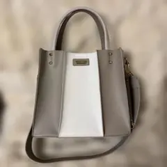 グレーとホワイトのトートバッグ