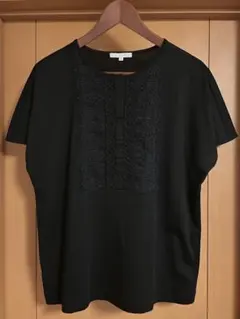 自由区　コード刺繍胸元レースカットソー