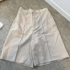 ベージュショートパンツ
