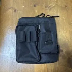 値下げブラック ナイロン ボディバッグ　肩掛け紐あり