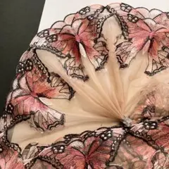 赤とピンク・オレンジ系の大きめ蝶々刺繍両山チュールレース　1m　N-431