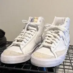 ナイキ ブレイザーミッド77 SE CZ4627-100 ホワイト