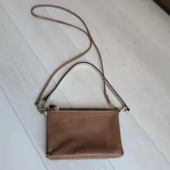 INNUE ブラウンレザーショルダーバッグ