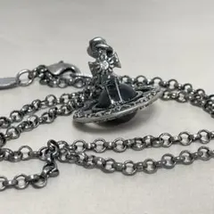 VivienneWestwood 花刻印モチーフのネックレス - メルカリ