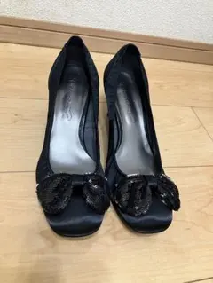 レディース パンプス ブラック リボン スパンコールのサムネイル
