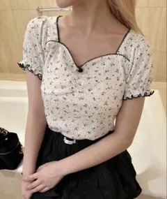 NICE CLAUP plumeローズアソートトップス 半袖　レディース　花柄のサムネイル