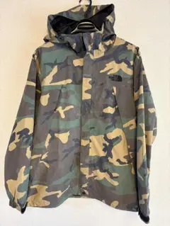 THE NORTH FACE マウンテンパーカー カモフラ柄のサムネイル