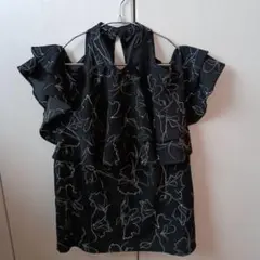 オフショル　花柄黒半袖シャツのサムネイル