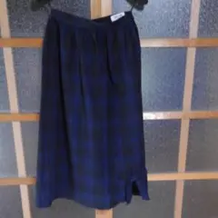 チェックスカート紺地に青裏有り