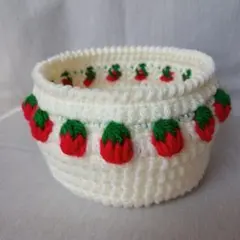 いちご　かぎ針編み小物入れ　ハンドメイド