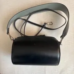 ブラックレザーショルダーバッグ　　mystic