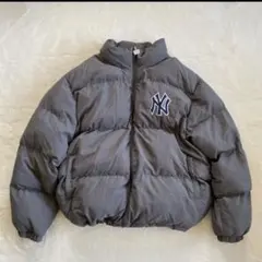 【美品】 MLB NYヤンキース　ダウンジャケット　グレー　L 短丈　肉厚のサムネイル