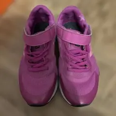 ニューバランス　21.5 ピンク　スニーカー　女の子　キッズ　子供　靴