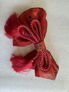 赤いリボン型髪飾り 房付き