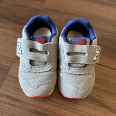 ニューバランス　ベビースニーカー