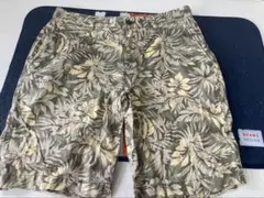 ユニクロ　ボタニカル柄 ショートパンツのサムネイル