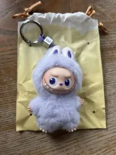 【E】POP MART 正規品イニシャルラブブ　ウサギコスチューム キーホルダー