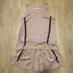 robben ベージュ ノースリーブ、ショートパンツ セットアップ レース装飾