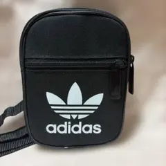 【未使用品】adidas Originals サコッシュ ミニショルダーバッグのサムネイル