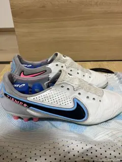 Nike Tiempo サッカーシューズ ホワイト/グレー/ピンク