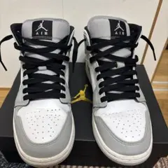 NIKE AIR JORDAN 1 MID グレー ホワイトのサムネイル