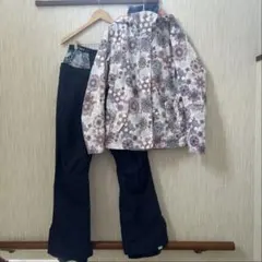 ロキシー　ROXY　レディース　スノーボードジャケット　Sサイズ　総柄上下セットのサムネイル