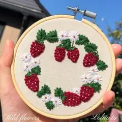 新作　ハンドメイド　刺繍　フレーム付き　いちご　リース　可愛い　北欧風 305のサムネイル