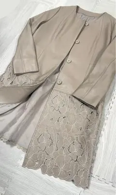 美品　ラムレザー フラワーカットワーク　ノーカラーコート ベージュ　羊革　花柄