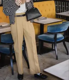 ベージュ チノパン