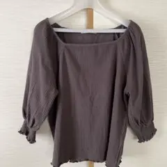 美品　スクエアパフスリーブTシャツ　Crispのサムネイル