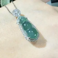 縁起物✨ ブルー✨天然本翡翠 ブルーアイス 福豆 ペンダント お手持ちチェーン可