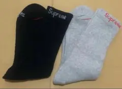 SUPREME ソックス　2足分　シュプリーム　靴下のサムネイル