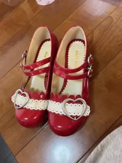 レッド ハートモチーフ ダブルストラップパンプス　BODY LINE 22.5