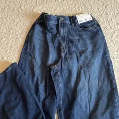 ユニクロ　ワイドフィットストレートジーンズ