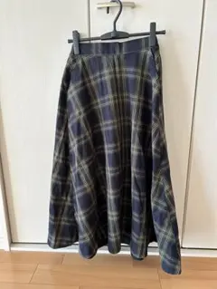 ネイビーとイエローのチェック柄ロングスカート