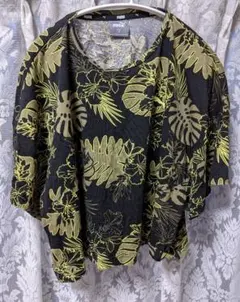 PUMA 花柄 ルーズフィット 半袖シャツ