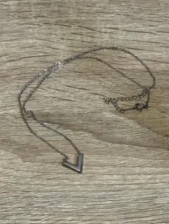 シルバー V字型ペンダント ネックレス