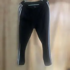 adidas ブラック ジャージパンツ