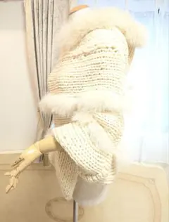 トゥービーシック　パーカーポンチョケープ　フォックスファー