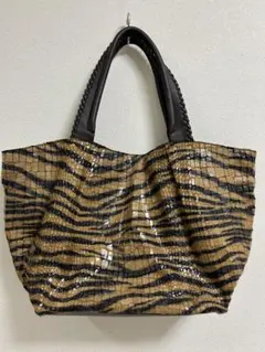 クロコダイル風ゼブラ柄ハンドバッグ