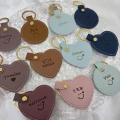 レザーキーホルダー　ハンドメイド　名前入りキーホルダー　名前入りギフト