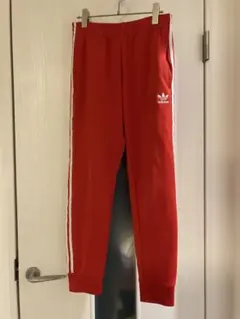 adidas ジャージ パンツ 赤色