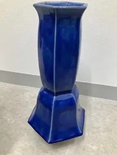深青色 角型 陶器製 フラワーベース 花瓶 台座付き - メルカリ