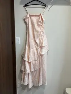 淡いピンク フリルドレス