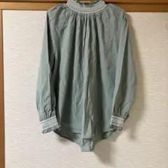 チュニック　スモッキング刺繍 長袖ブラウス くすみグリーン