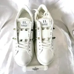 VALENTINO ロックスタッズスニーカー　３６　23cmのサムネイル