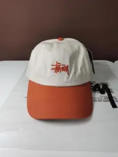 Stussy ベージュ／オレンジ ベースボールキャップ - メルカリ