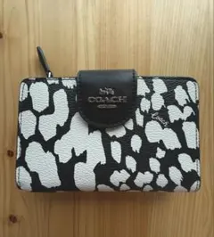 COACH 二つ折り財布 白黒ヒョウ柄