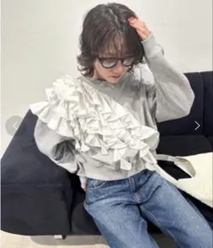 LILY BROWN ボリュームフリルスウェット グレーのサムネイル